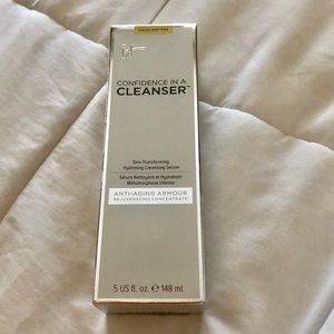 It cosmetics Confidence in a Cleanser